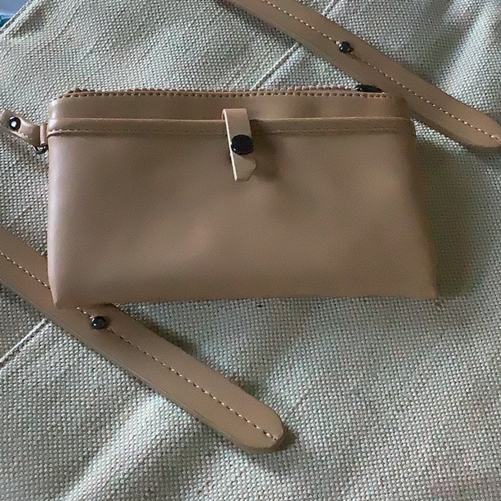 Sherpani Hadley Jet in cream travel bag - Picture 2 of 9